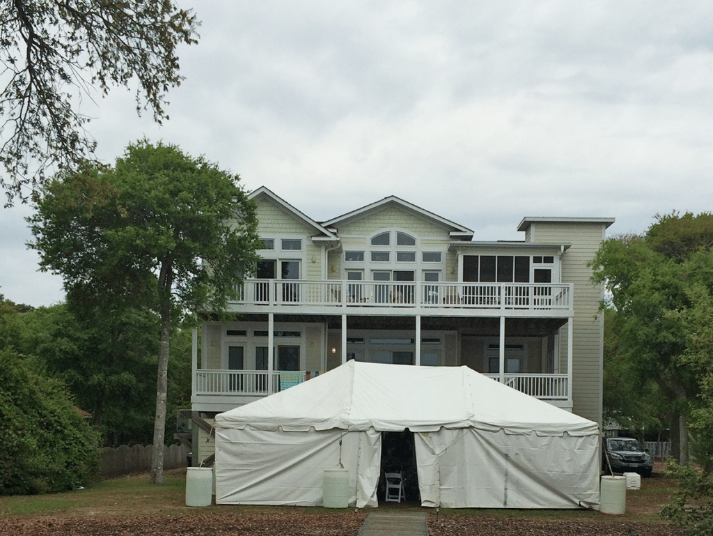 A tent in front of a beach house