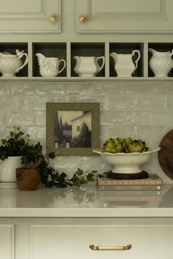 Honey brass kitchen hardware in an english country kitchen